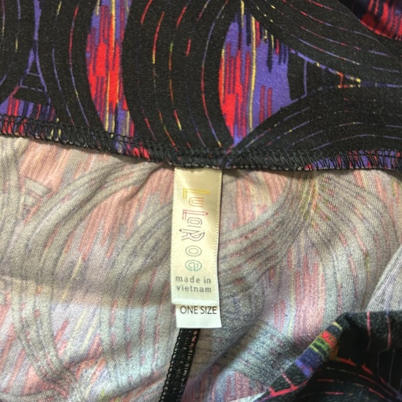 LulaRoe buttery soft leggings. - Picture 3 of 5